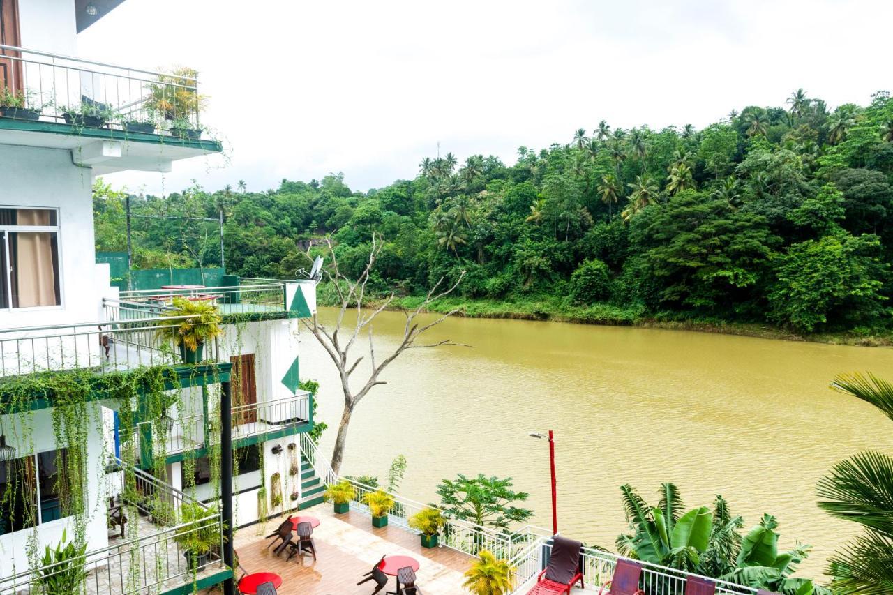 Kandy Riverside Villa Kültér fotó